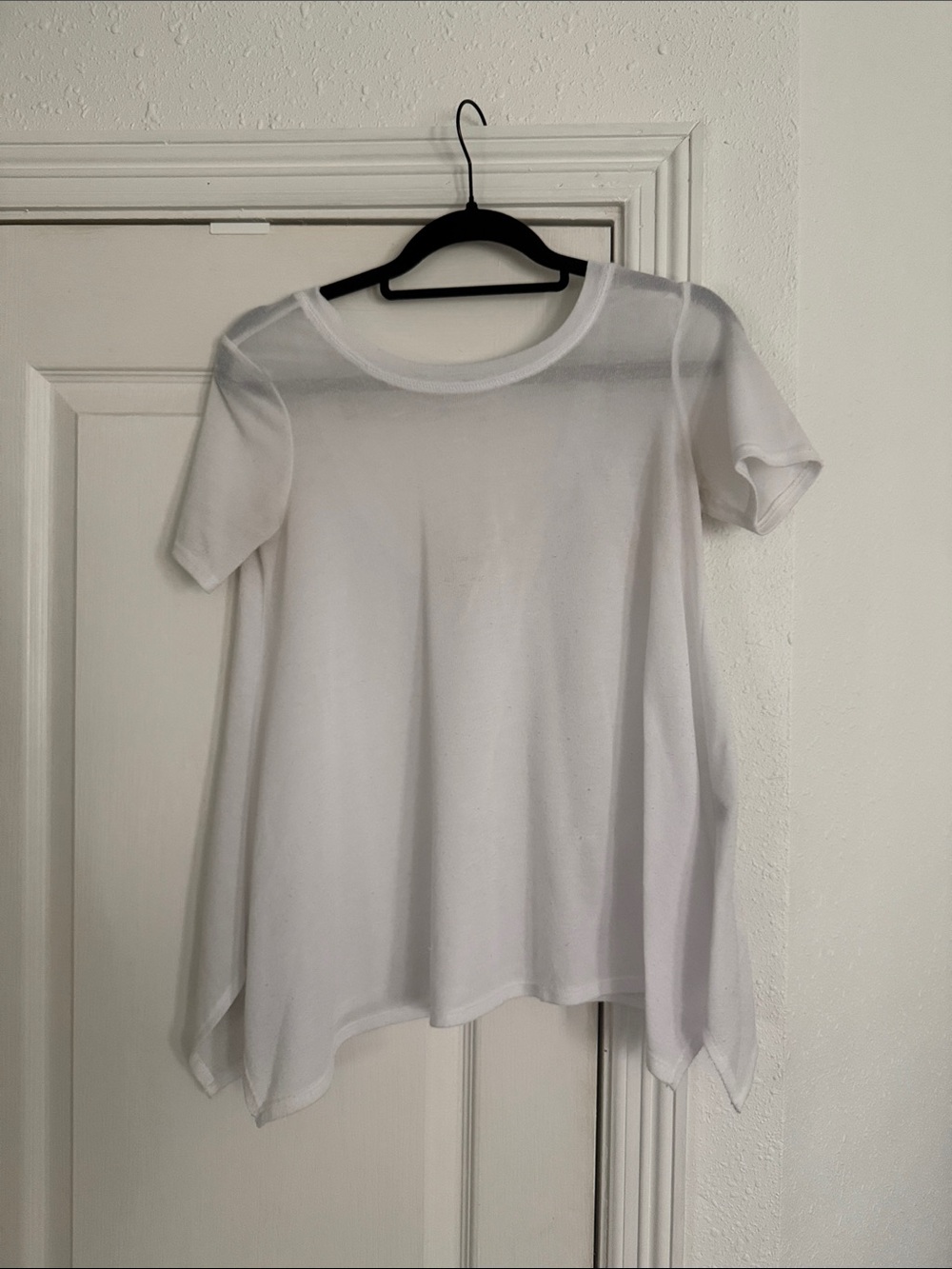 Billabong White Short-Sleeve Flowy Tee size S